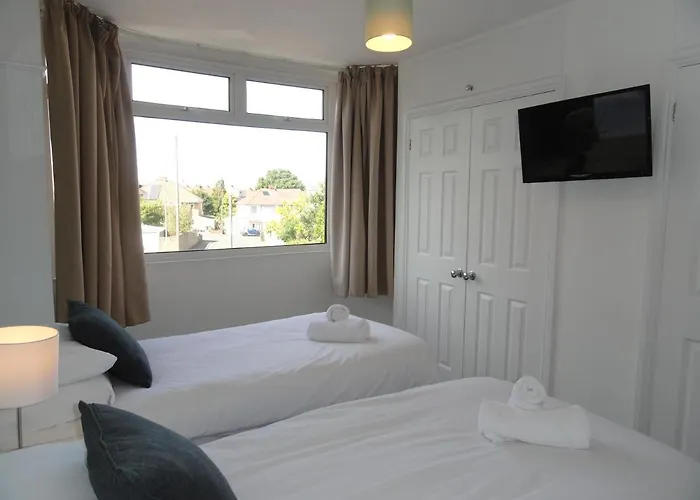 Stanley House - Free Parking For Multiple Vehicles By Cliftonvalley Holiday home